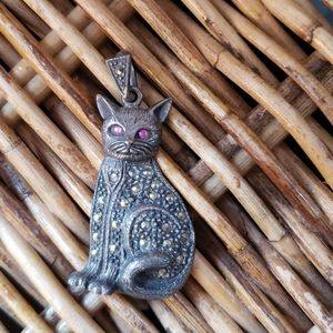 Vintage cat necklace pendant